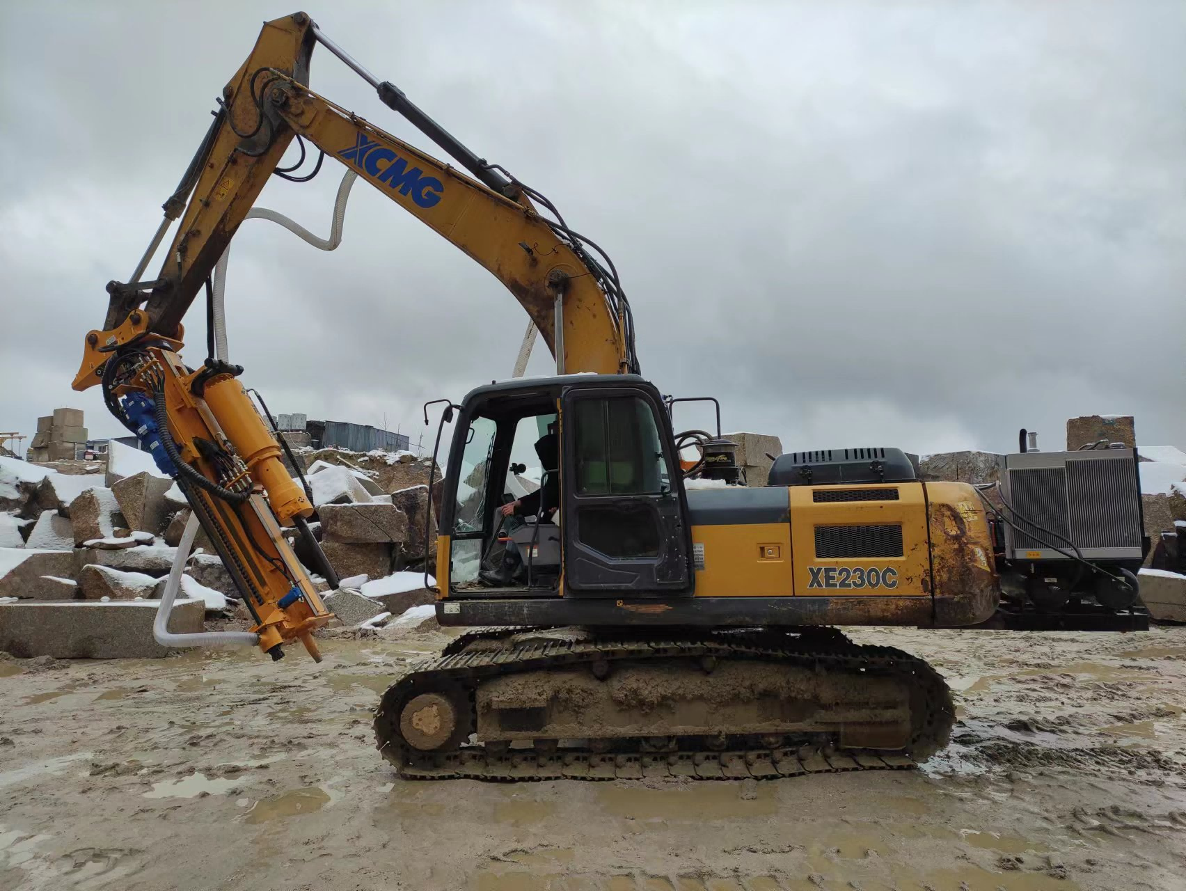 Hydraulic Rock Splitter For Efficient Mining Operations