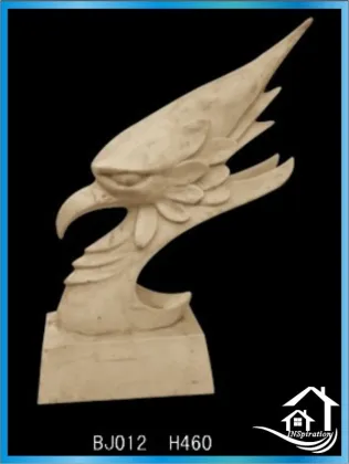 Beautiful head eagle sculpture