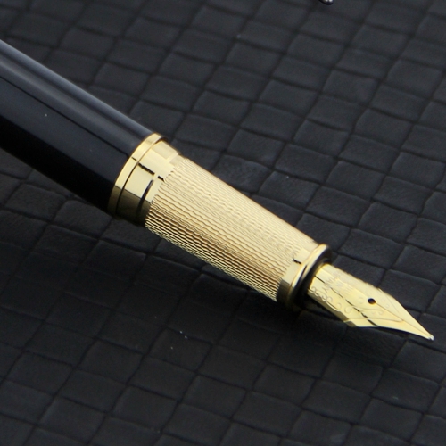 Advanced golden fountain pen (1)