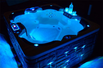 New Design 4 Person Whirlpool Tub Thetis