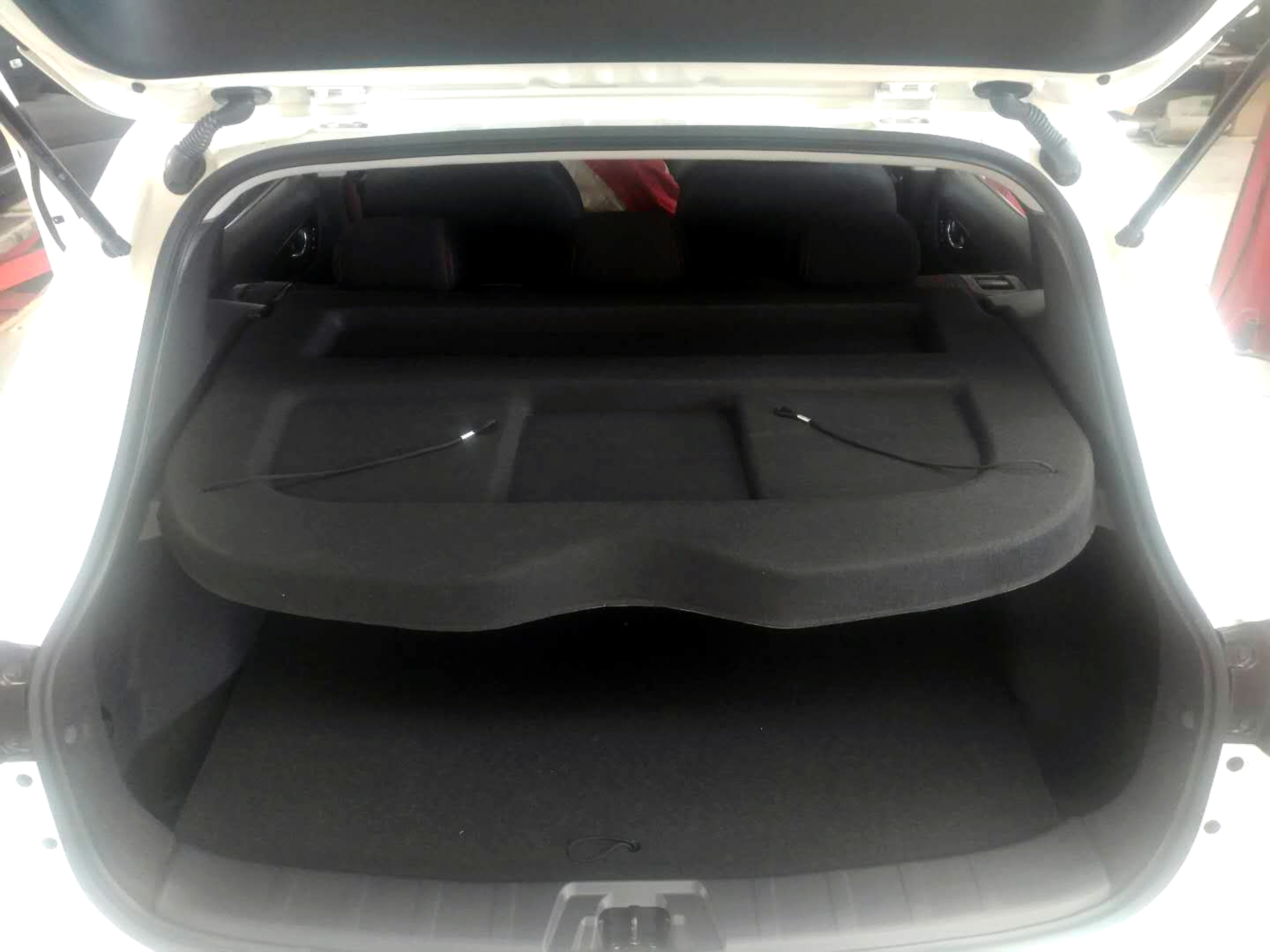 Non-Retractable Rear Hatch Cover 