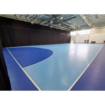 Mat de la cancha de balonmano en interiores