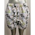 Vintage Lily Print Men&#39;s Beach Shorts