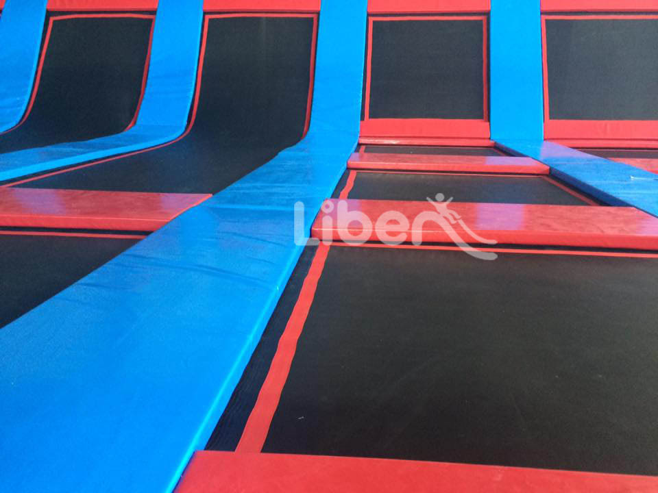 Free jump area of indoor children trampoline