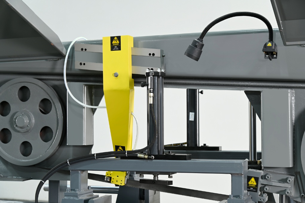 Double Column Horizontal Band Sawing Machine