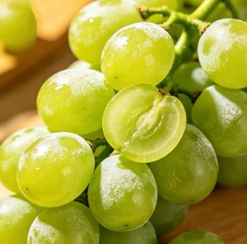 Organic Shine Muscat Grape Bunch