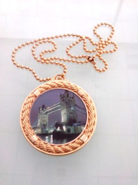 Mini Gold Round Photo Frame with Chain (GZHY-KA-008)