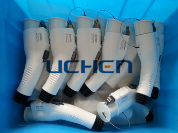 Uchen provide dostar EV Charge coupler EVSE type 1 plug