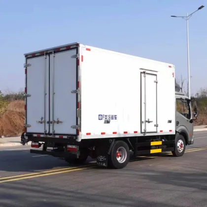 Dongfeng 4.2-meter refrigerated truck