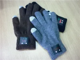 Bluetooth Talking Gloves: Conductive Fabric, Built-In Buttons and Microphone touchscreen iphone samsung glove