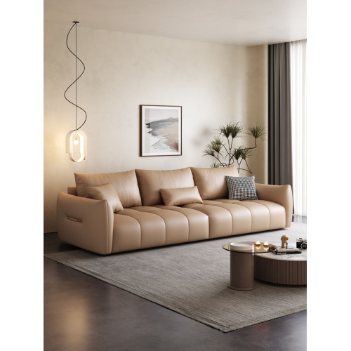 Итальянский угловой диван с плюшевыми подушками на полу