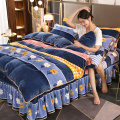 Feuilles de lit épais en velours floral d&#39;hiver ensemble avec jupe
