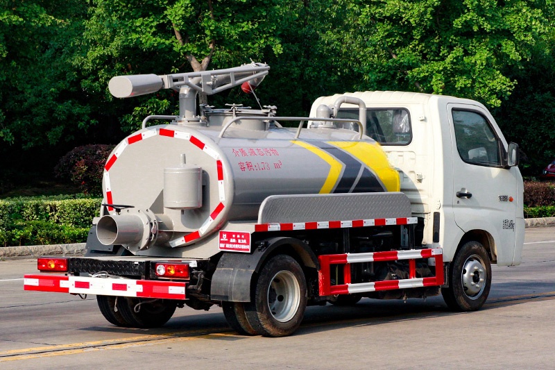 FT-2fecaltruck (14)