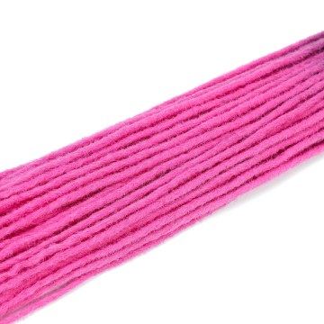 Dreadlock-Erweiterungen mit Distressed-Textur
