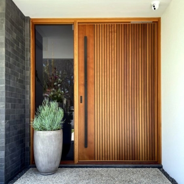Villa girişleri için sidelitli modern ahşap pivot kapı