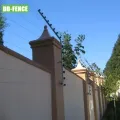 Fence électrique à impulsions avec barrière physique pour la villa