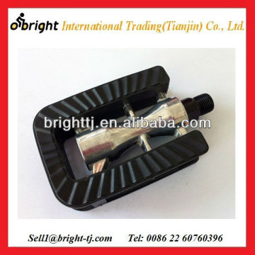 Half alloy bicycle pedal for folding bikes