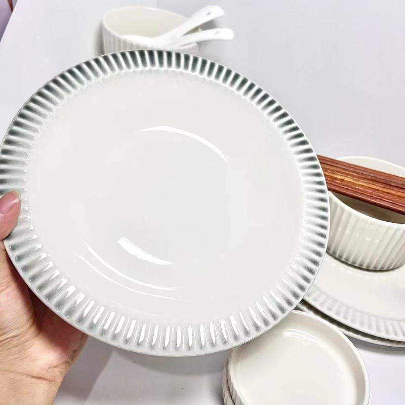 Minimalist White Ceramic Plate Set with Streamlined Aesthetic