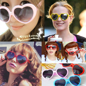 Colorful Women Oversized Trendsetter Heart-shaped Sunglasses