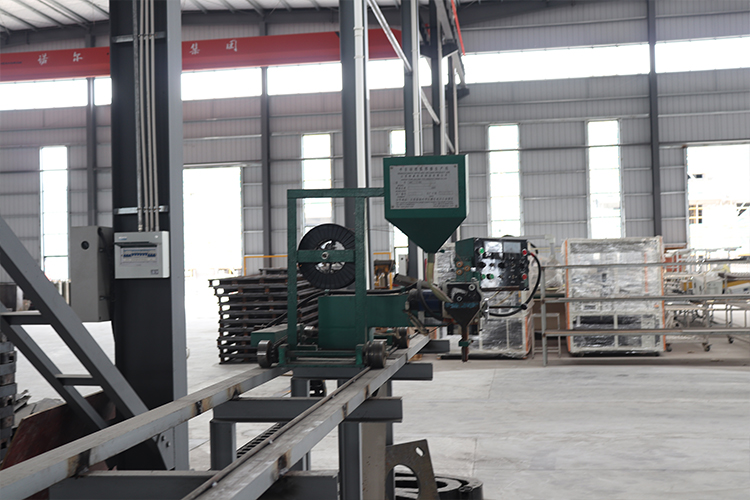 Semi-automatic welding machine