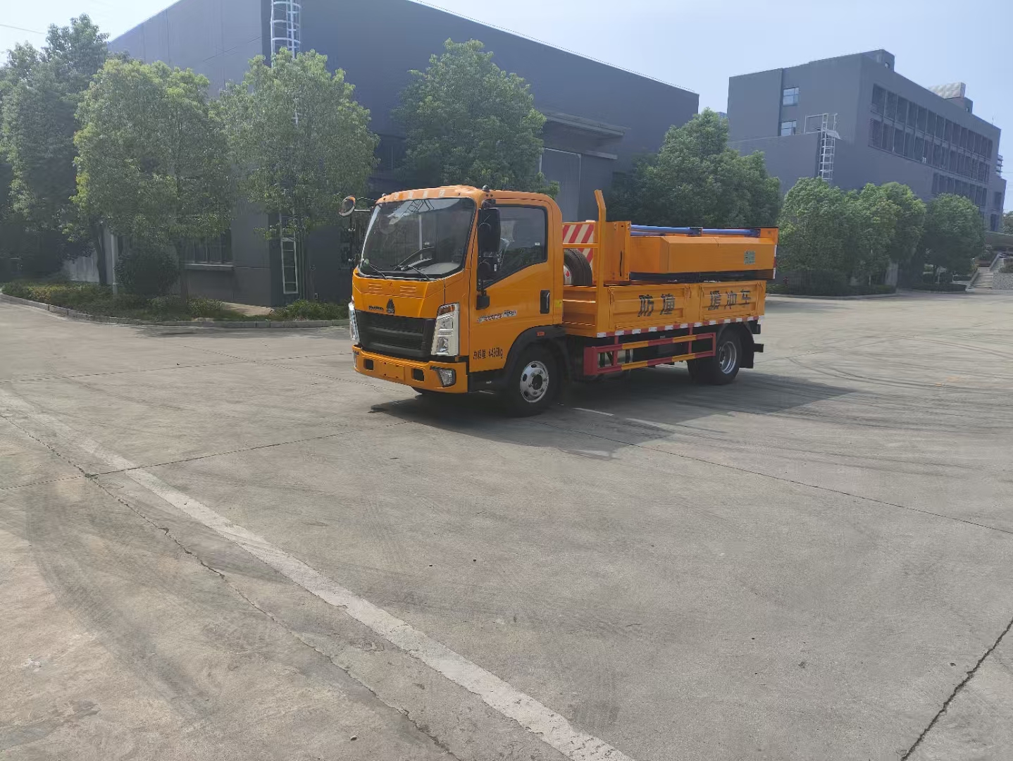 HOWO light duty Road accident Anti-Collision Buffer Truck