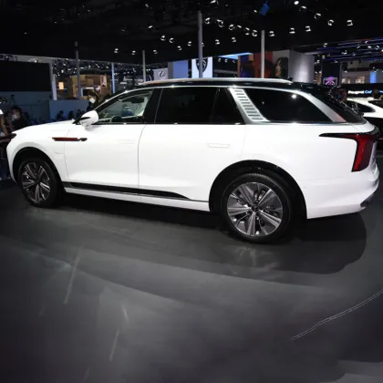 Red Flag E-HS9 690km Flag Enjoyment Edition