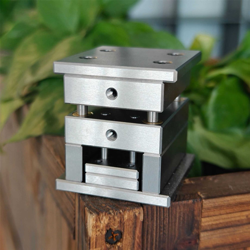 Miniature injection mold5