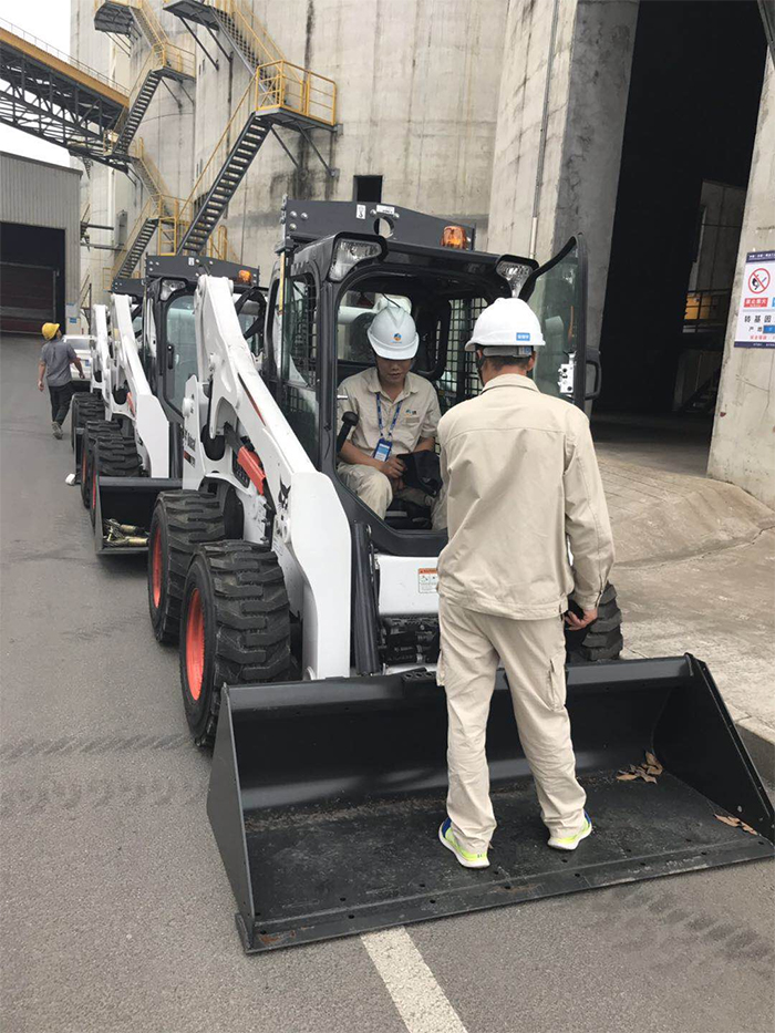 Bobcat S750 Тестирование в COFCO Bobcat S750 testing at COFCO grain facility