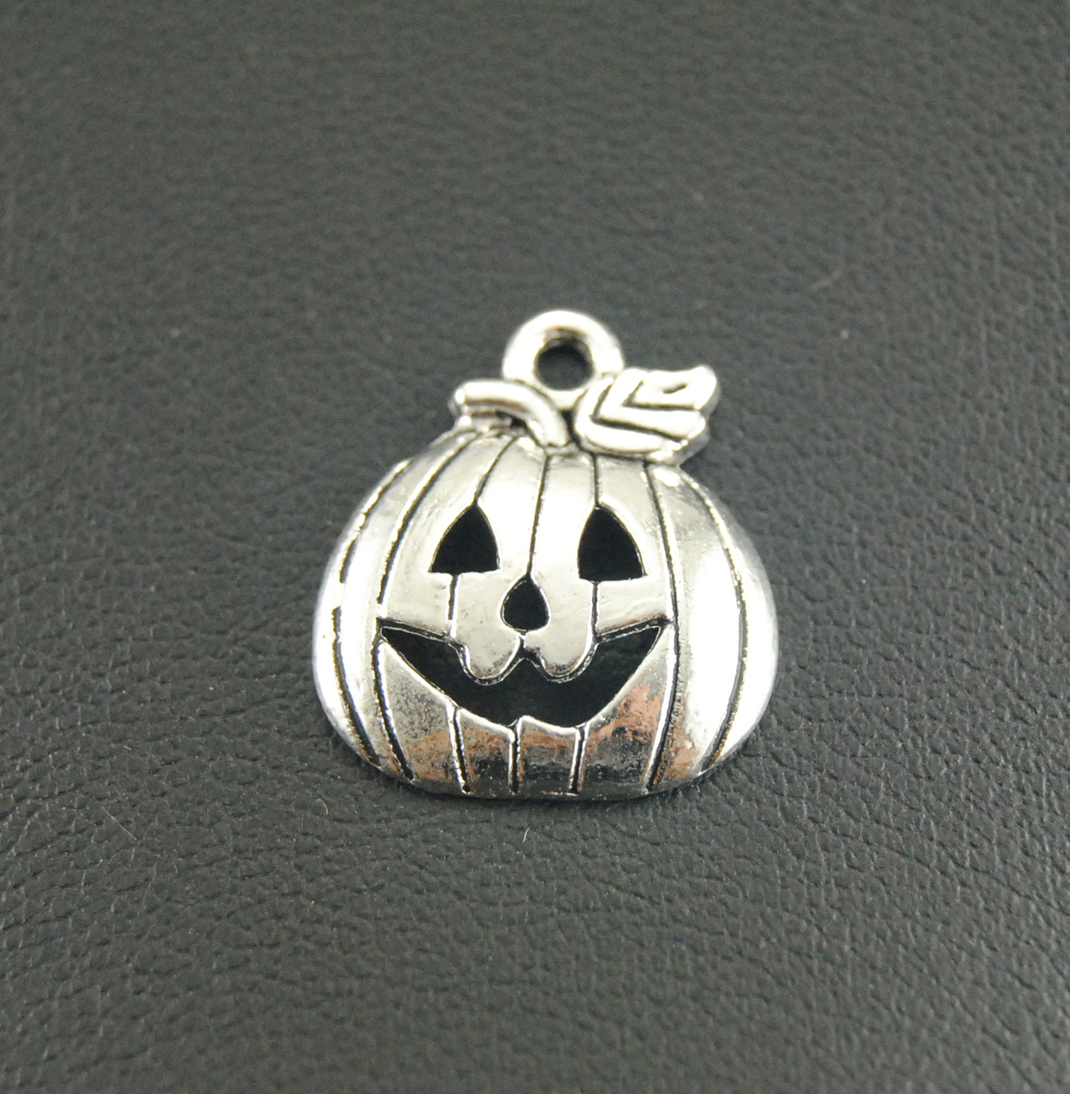 50 pcs Metal Alloy Halloween Silver Color Pumpkin Charms Pendants Smile Pumpkin Jewelry Charms 19x16mm A277