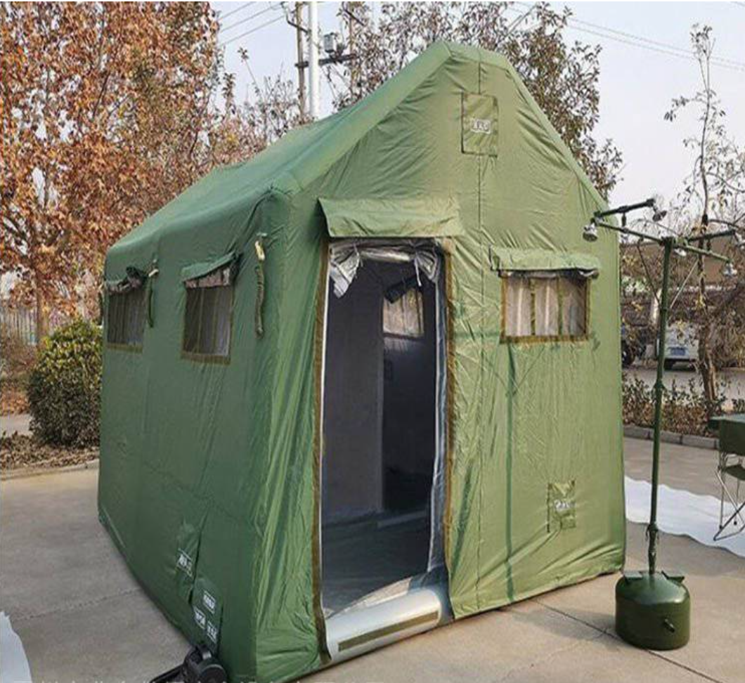 Inflatable shower tent with open entrance