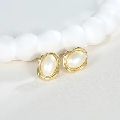 High-end Irregular Rhombus Pearl Stud Earrings