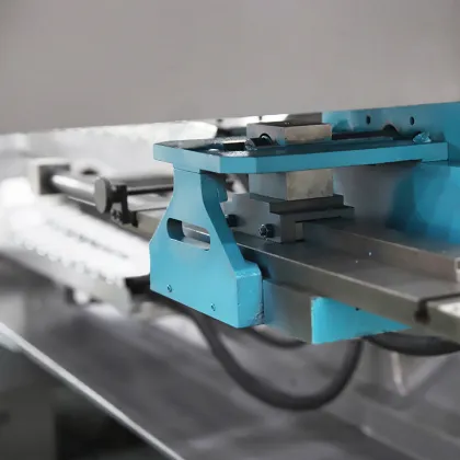 Manual Lathe Machine with 5-645 RPM Speed by Tornos for Metal