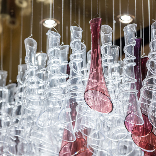 Pasillo del banquete del hotel que cuelga la luz colgante de cristal