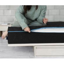 Matelas en mousse dans une boîte