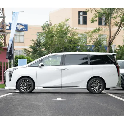 Trumpchi M8 Grandmaster Hybrid Electric Bus - Large Used Car Space