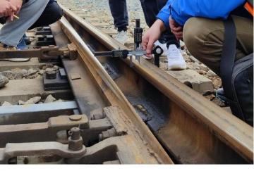 Sliding Digital Rail Head Wear Measuring Gauge for measuring the wear of rail and the side wear value of the wing rail.