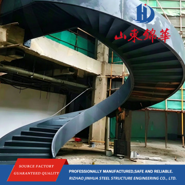 Escalera de acero en espiral de doble curvatura