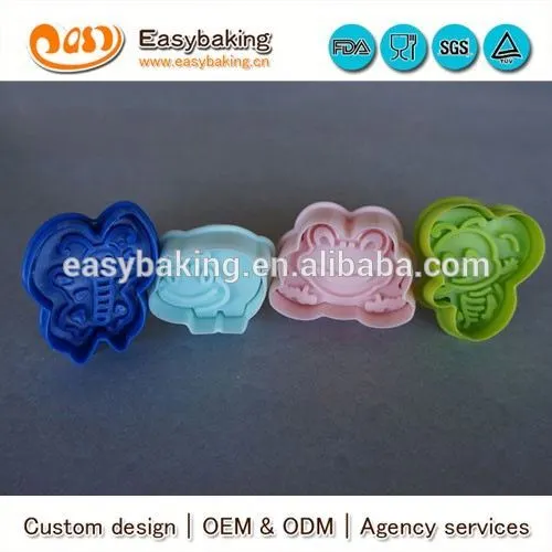 Factory custom supply bee frog cartoon plastic cookie cutter stamp