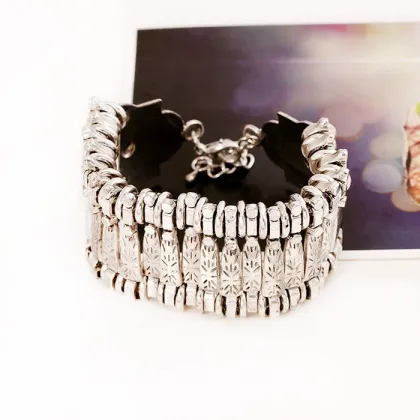 Top Design Western Vintage Silver Bangles Women Coin Chain Bracelet