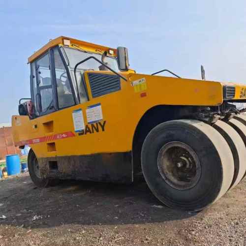 Rolo durável de 30 toneladas equipado com pneus novos