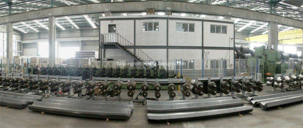 Road Guardrail Roll Forming Machine