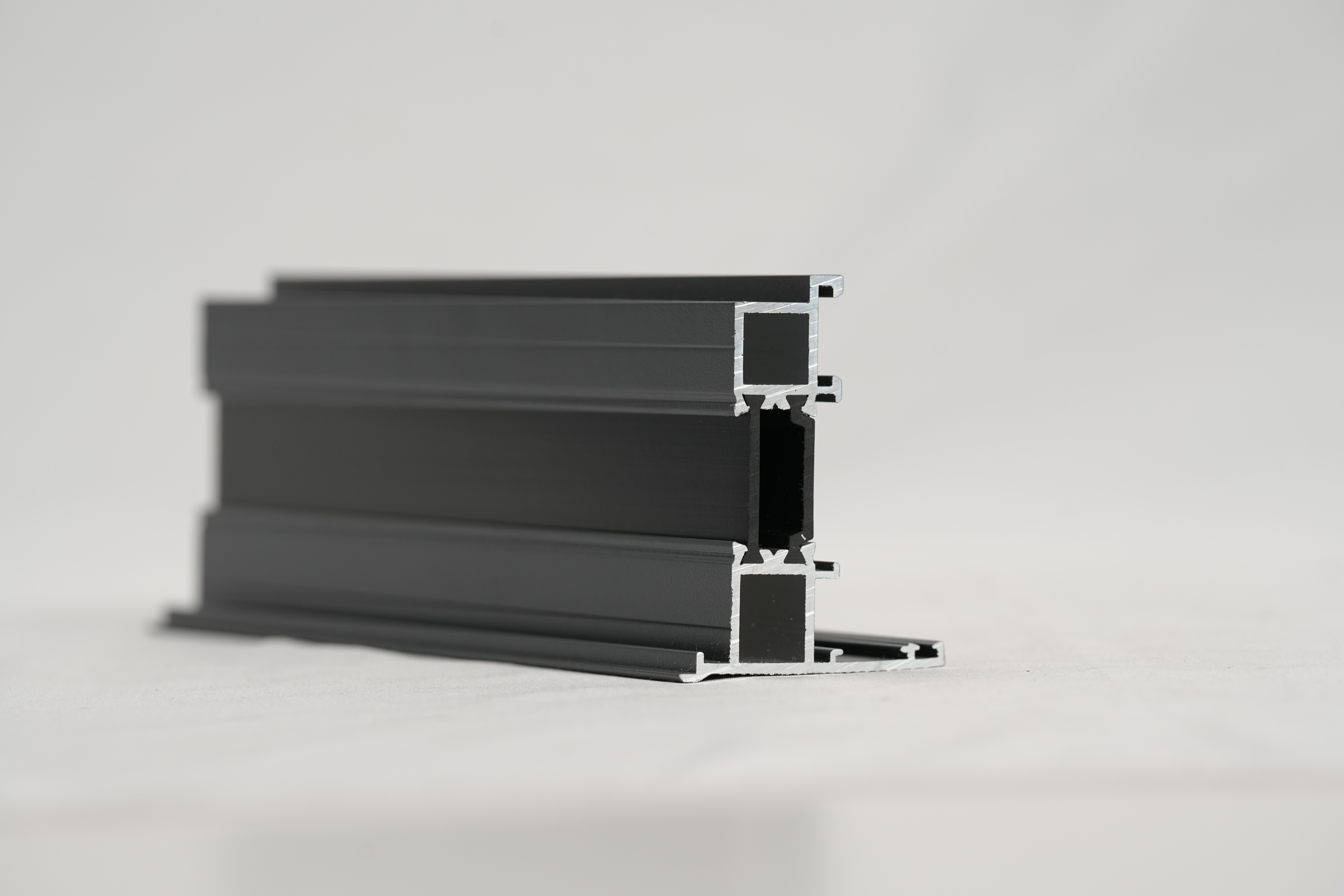 Thermal insulation profiles
