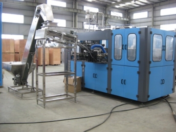 Automatic blow molding machine