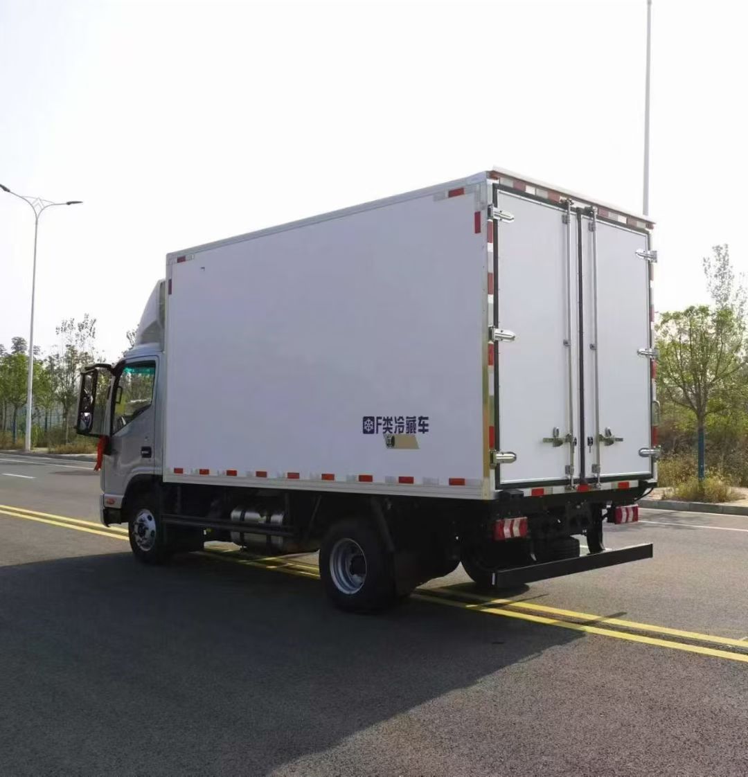 JAC Shuai Ling insulated refrigerated truck