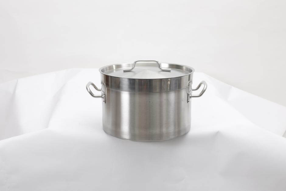 Compact stainless steel stock pot