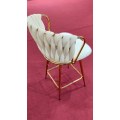 Silla de bar moderna en terciopelo con diseño dorado