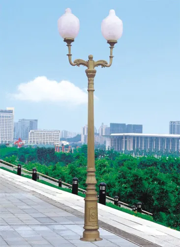 Cast Aluminum Garden Lamp