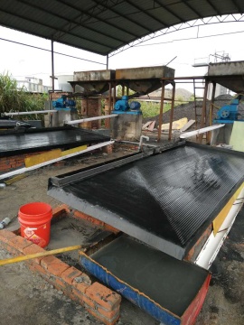 Gravity separation Vibrating shaker table