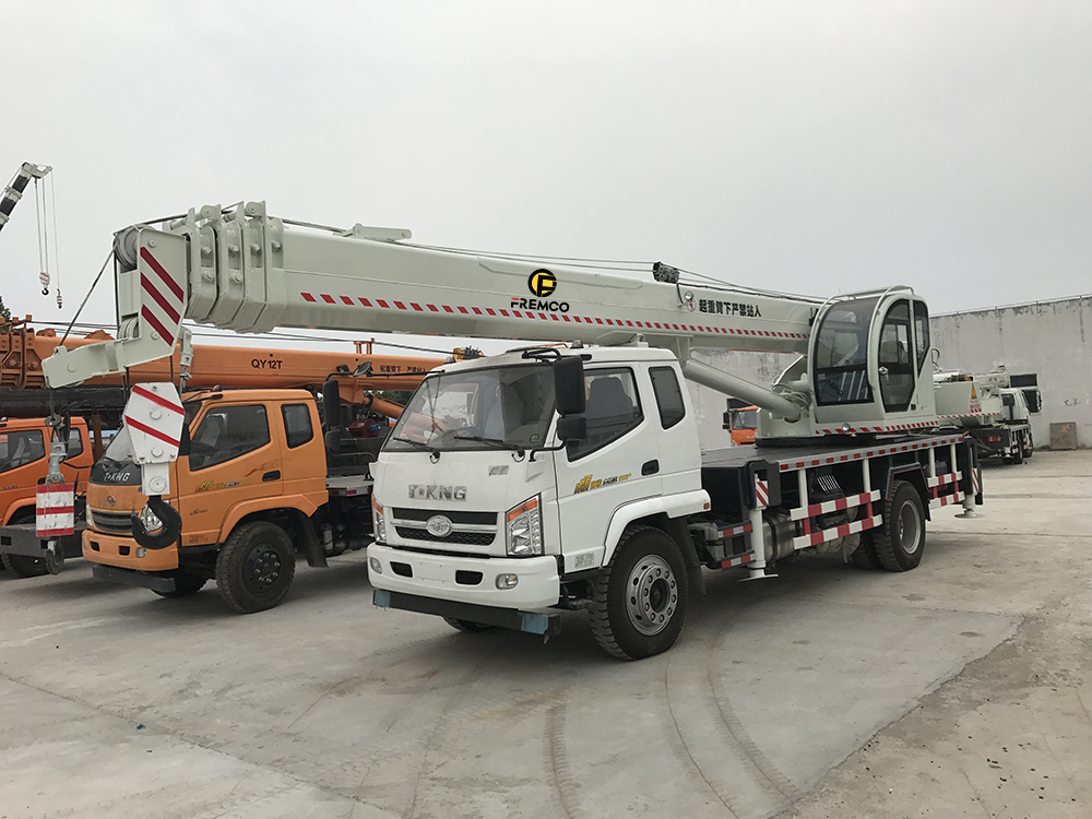 Double-axle Crane Truck