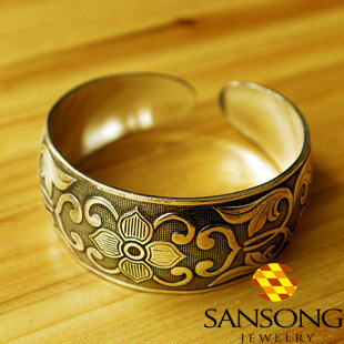Sederhana dirancang model gelang emas untuk wanita